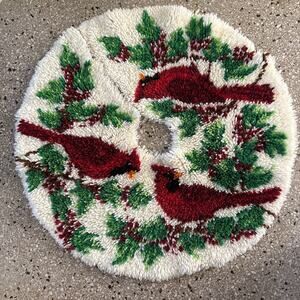 Christmas Latch Hook Tree Skirt Red Gay Cardinals Pine Cones Completed Vtg 32"